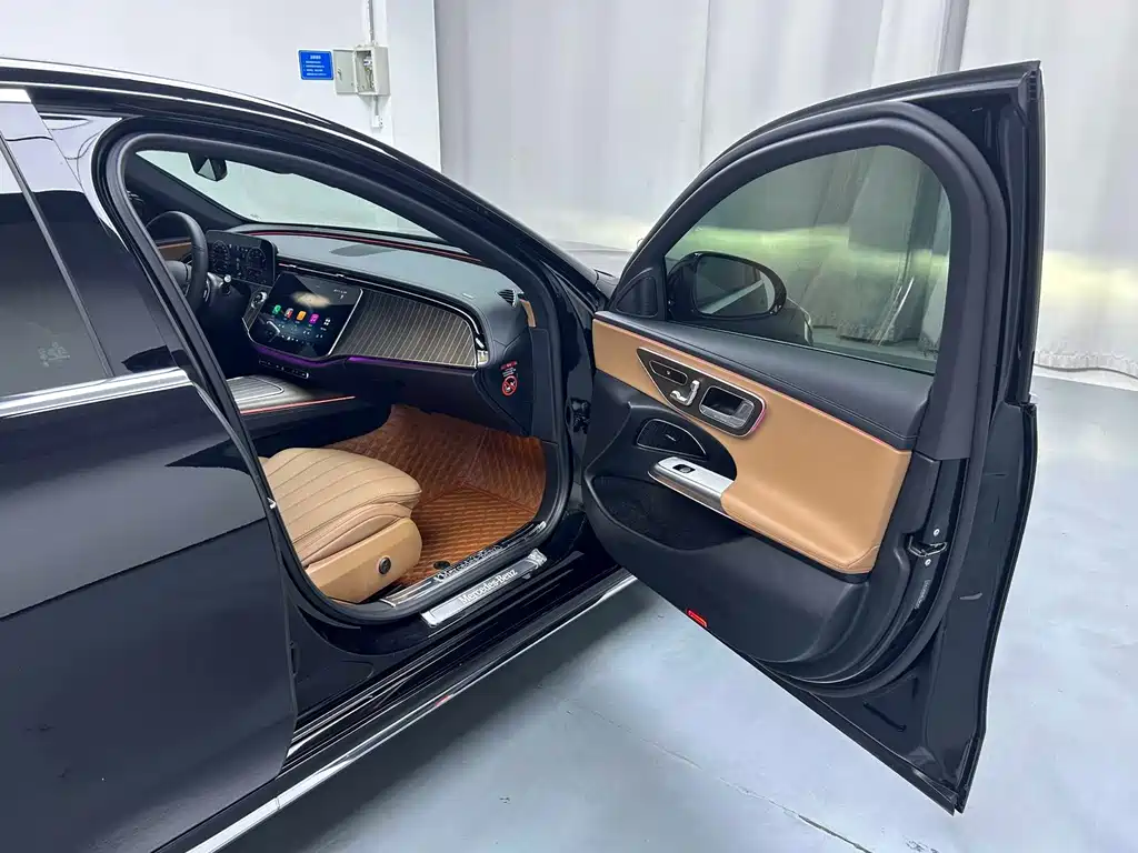 Mercedes-Benz E-Class — миниатюра 12