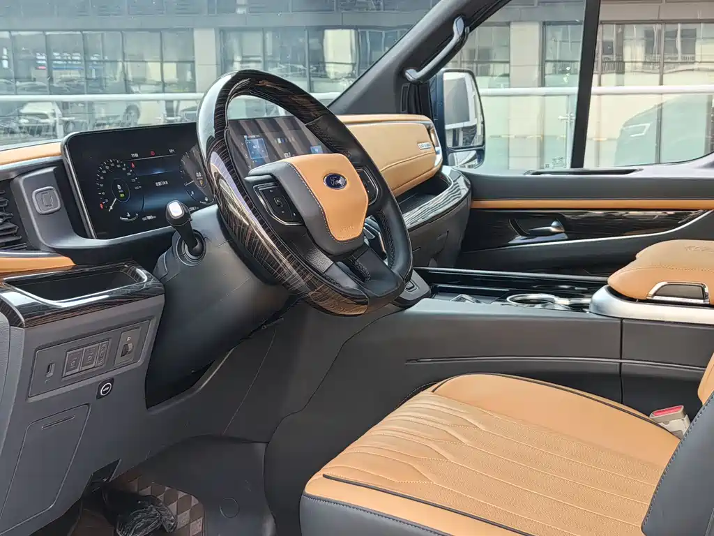Ford Tourneo 2024 2.0T AT Plus