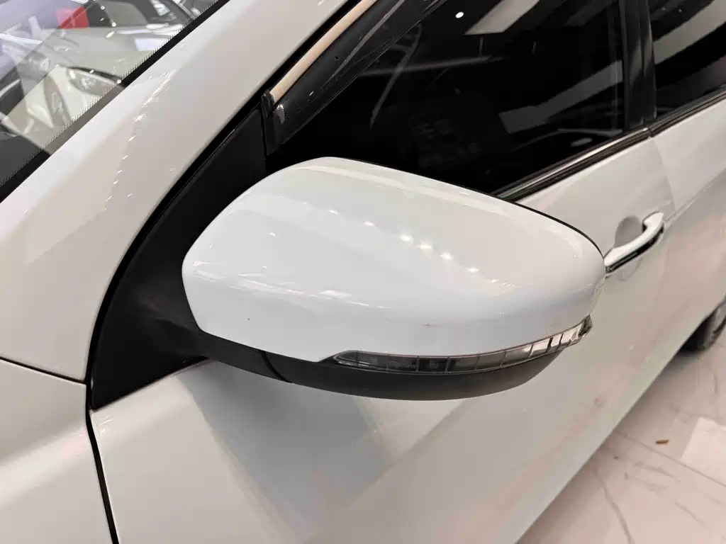 Geely Emgrand — миниатюра 12