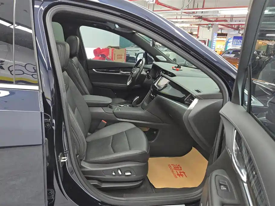 Cadillac XT6 2022 2.0T мест Luxury