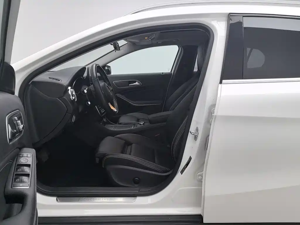 Mercedes-Benz GLA — миниатюра 10