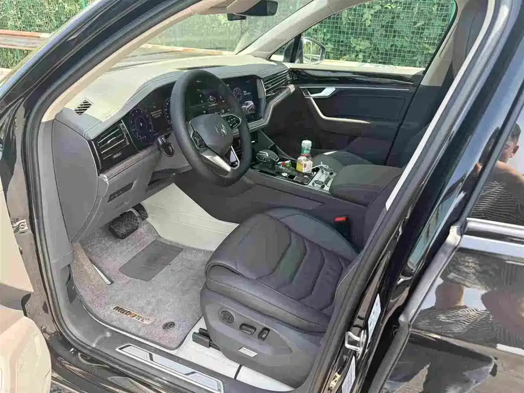 Volkswagen Touareg 2023 3.0TSI Sport