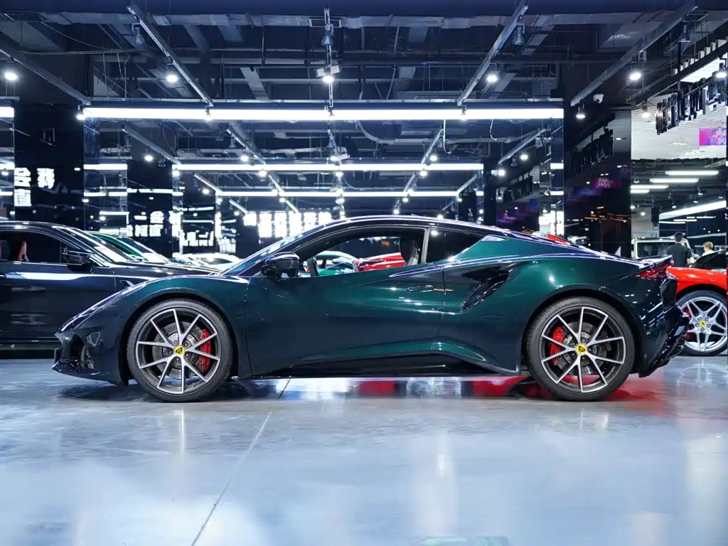 Lotus Emira — миниатюра 4
