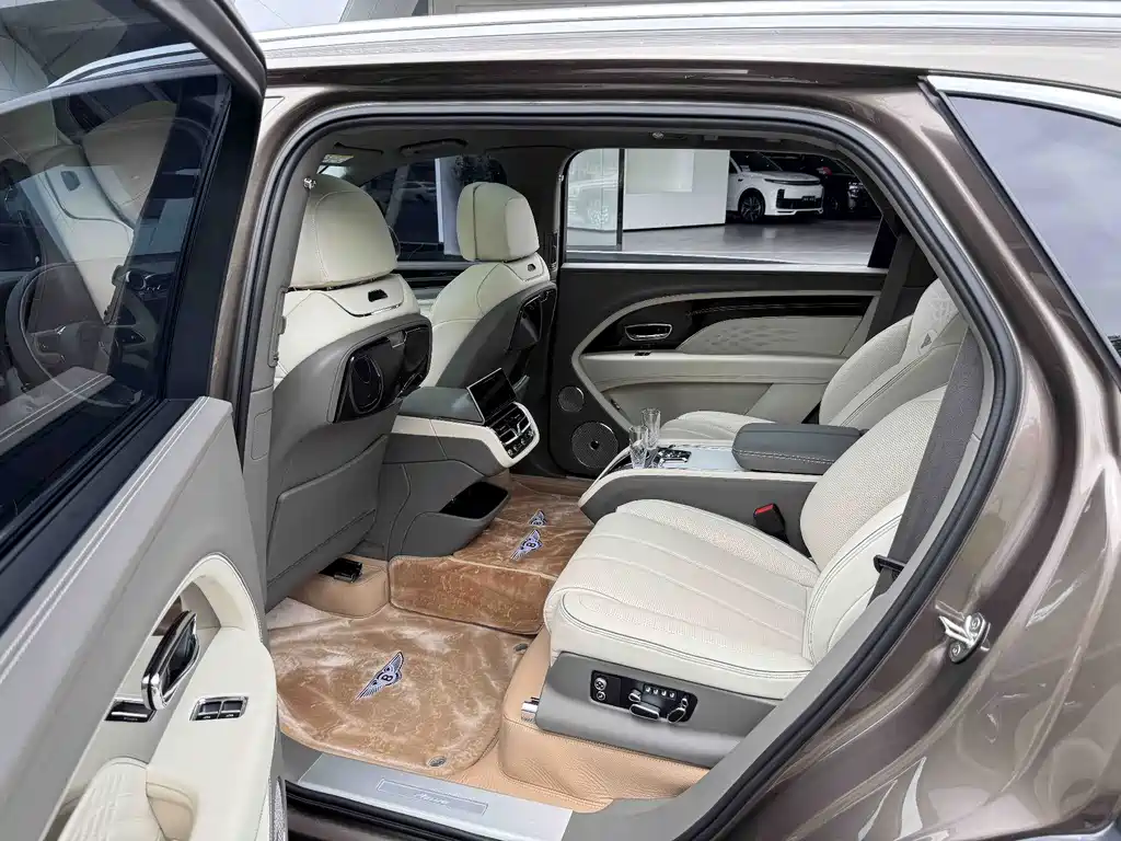 Bentley Bentayga — миниатюра 17