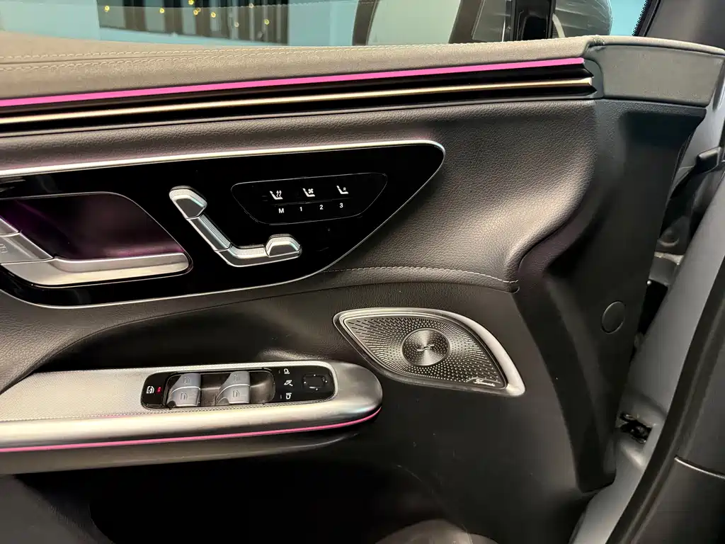 Mercedes-Benz EQE SUV — миниатюра 9