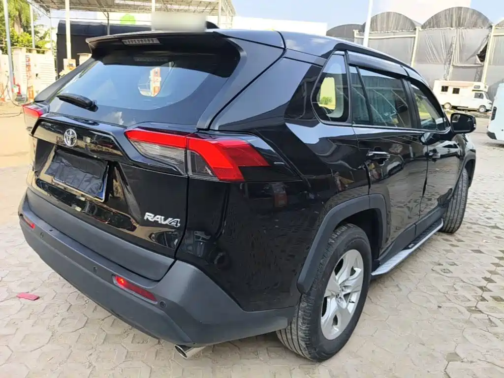 Toyota RAV4 — миниатюра 7
