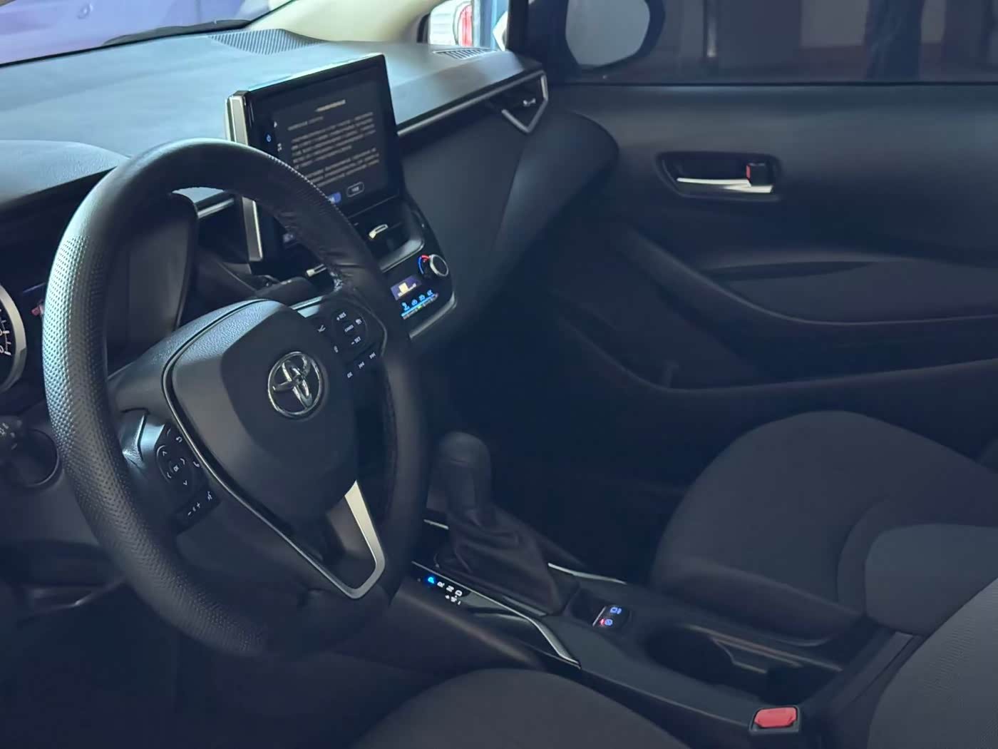 Toyota Corolla 1.5 л 2023 г. Белый, пробег 7000 км