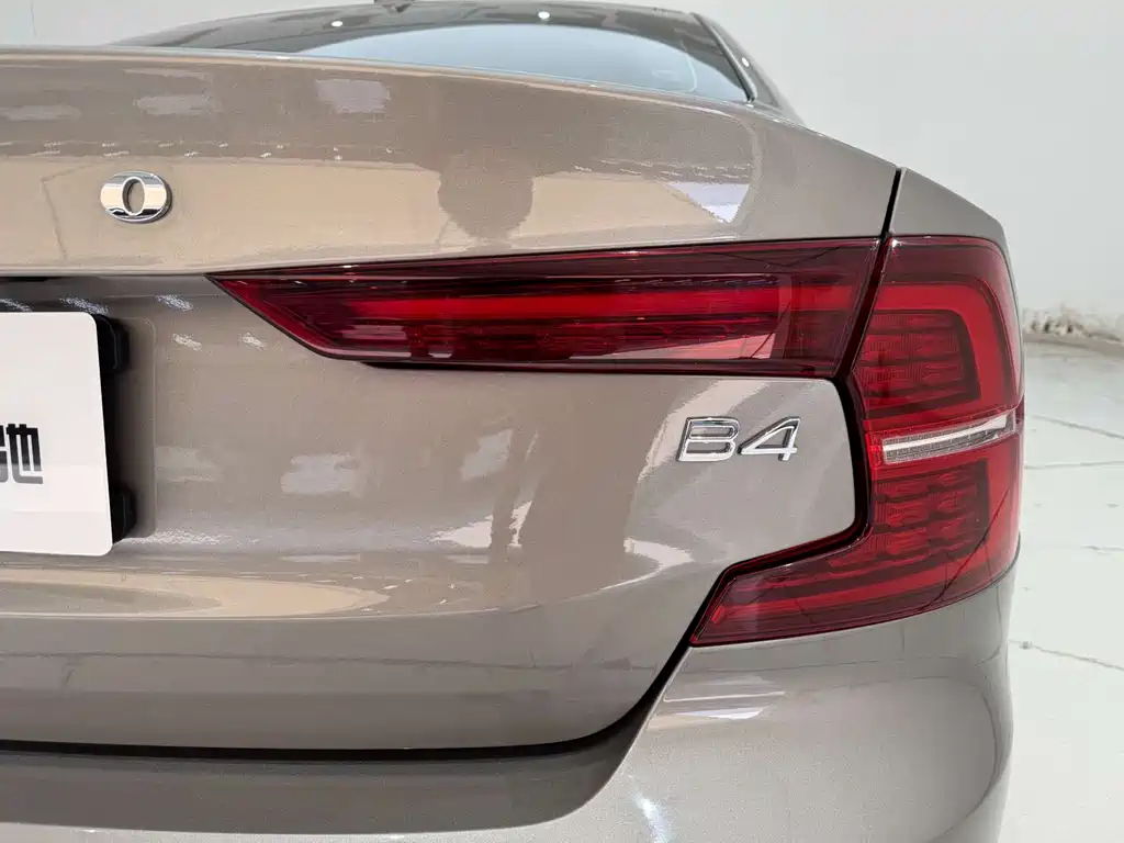 Volvo S60 2022 B4 Luxury