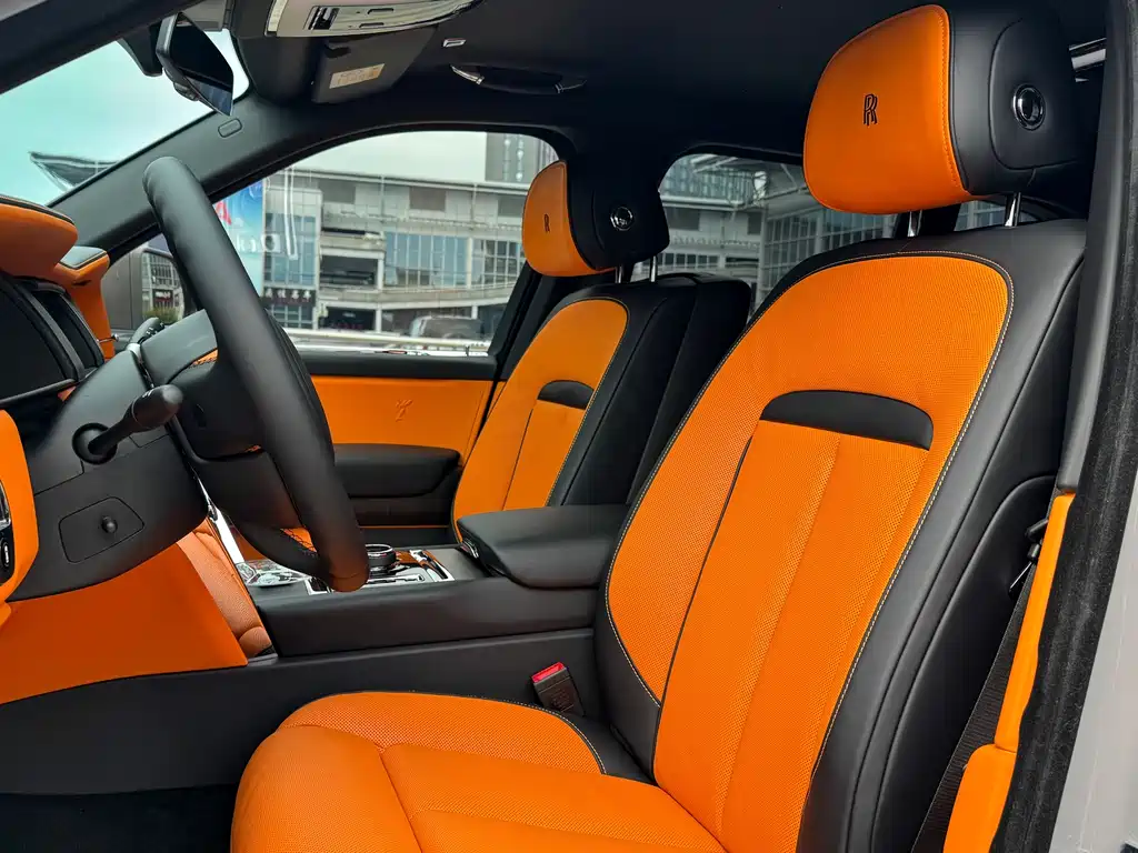 Rolls-Royce Cullinan 2024 мест
