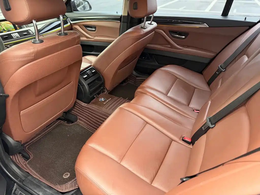 BMW 5 Series — миниатюра 7