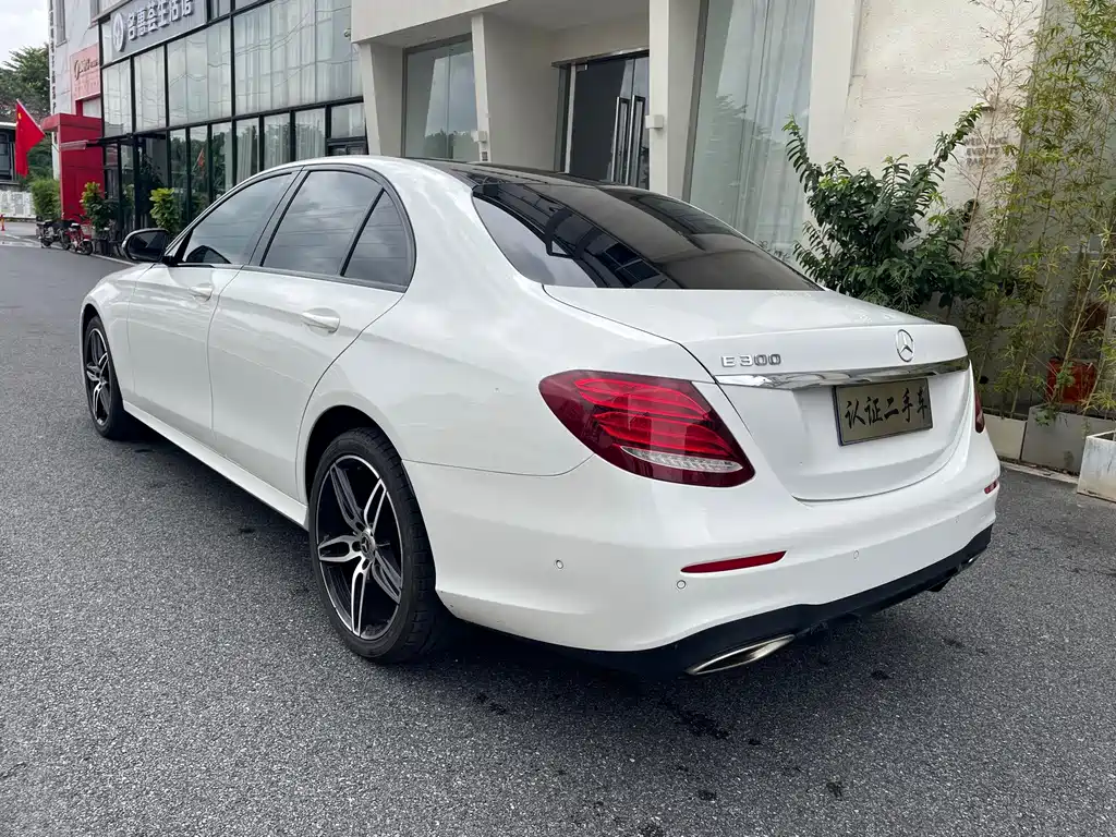 Mercedes-Benz E-Class — миниатюра 14