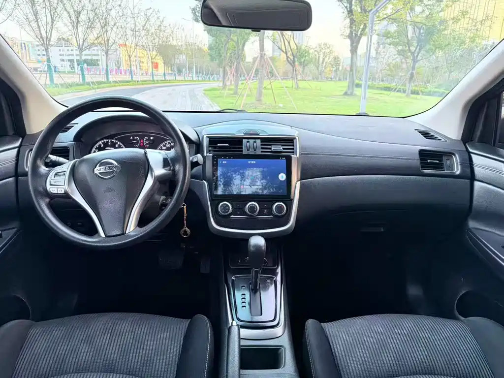 Nissan Tiida — миниатюра 6