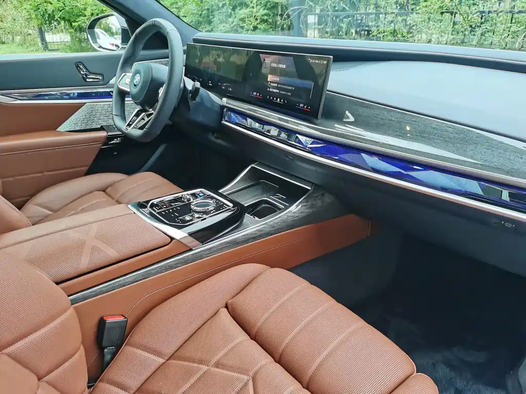BMW i7 — миниатюра 18