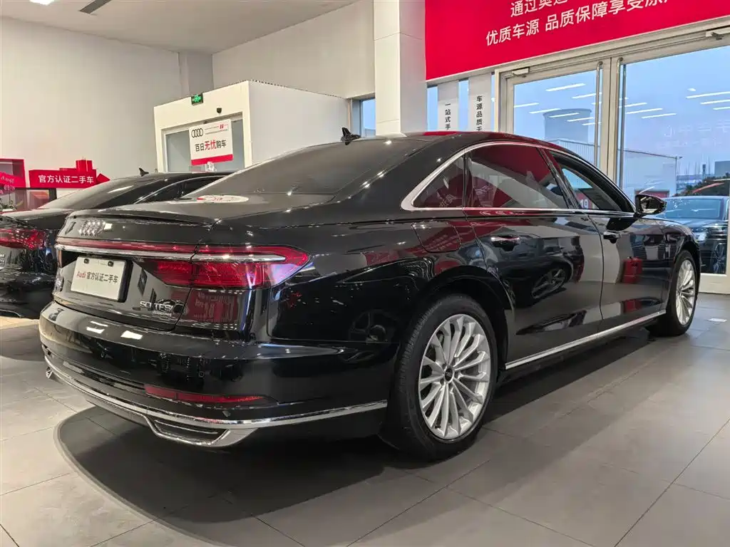 AUDI A8