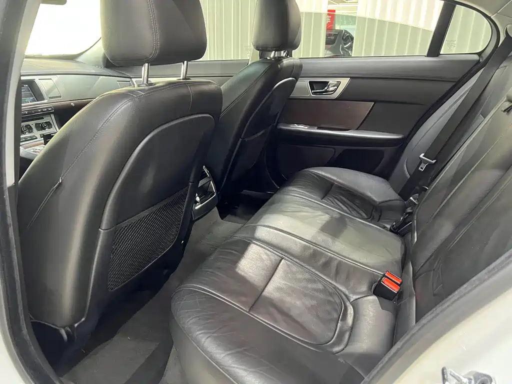 Jaguar XF — миниатюра 8