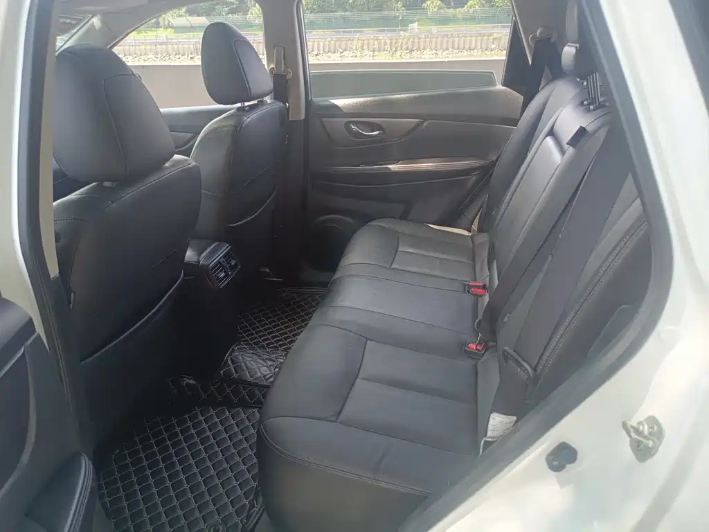 Nissan X-Trail — миниатюра 10