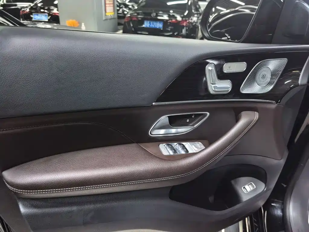 Mercedes-Benz GLE (Import) — миниатюра 12