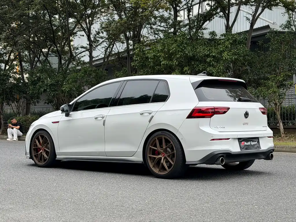Volkswagen Golf GTI — миниатюра 7