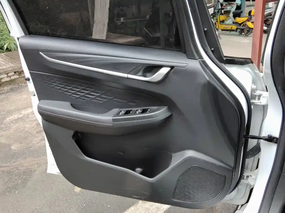 Geely Vision X3 — миниатюра 7
