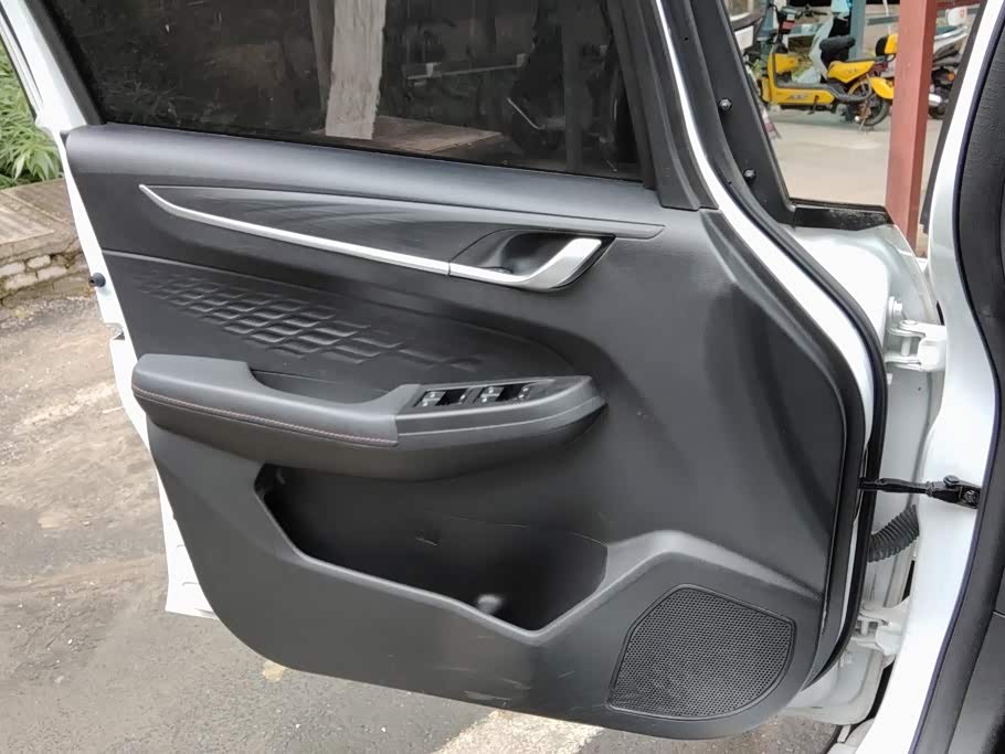 Geely Vision X3 1.5 л 2021 г. Белый, пробег 25400 км