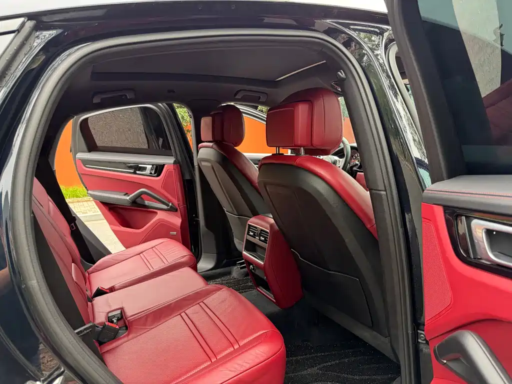 Porsche Cayenne — миниатюра 8
