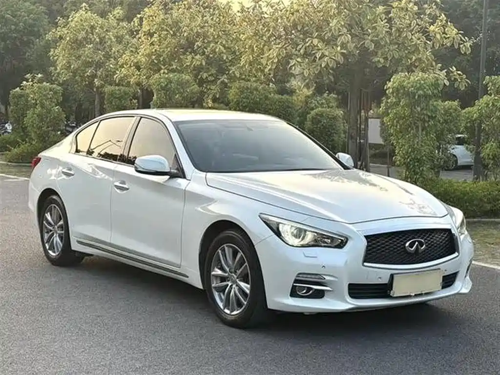Infiniti Q50L 2016 2.0T Comfort