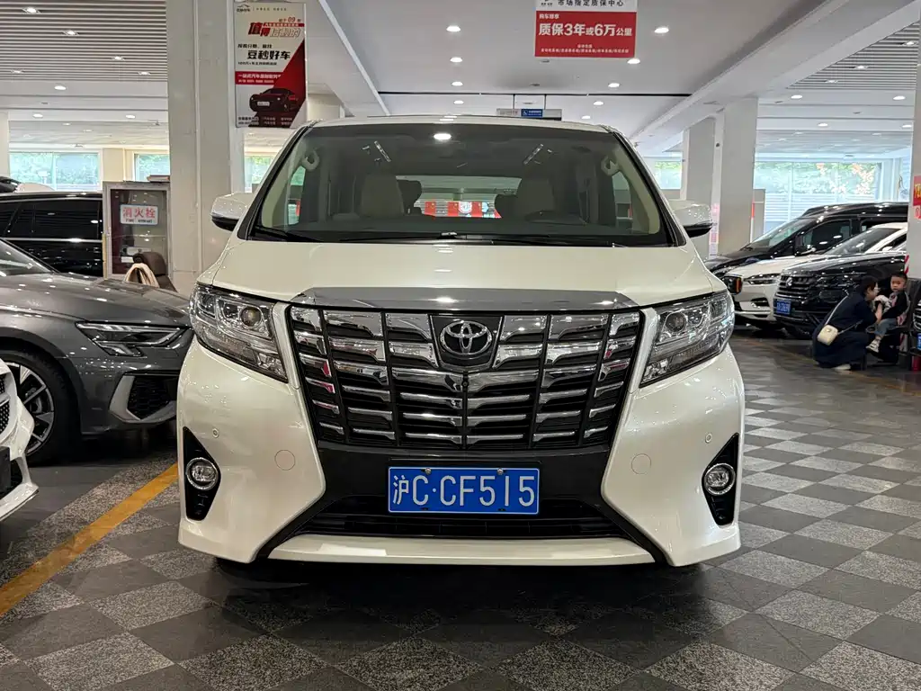 Toyota Alphard — миниатюра 2