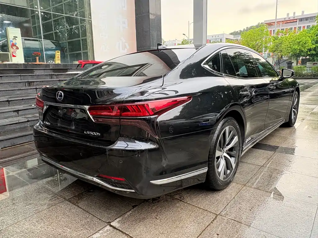 Lexus LS 2021 500h