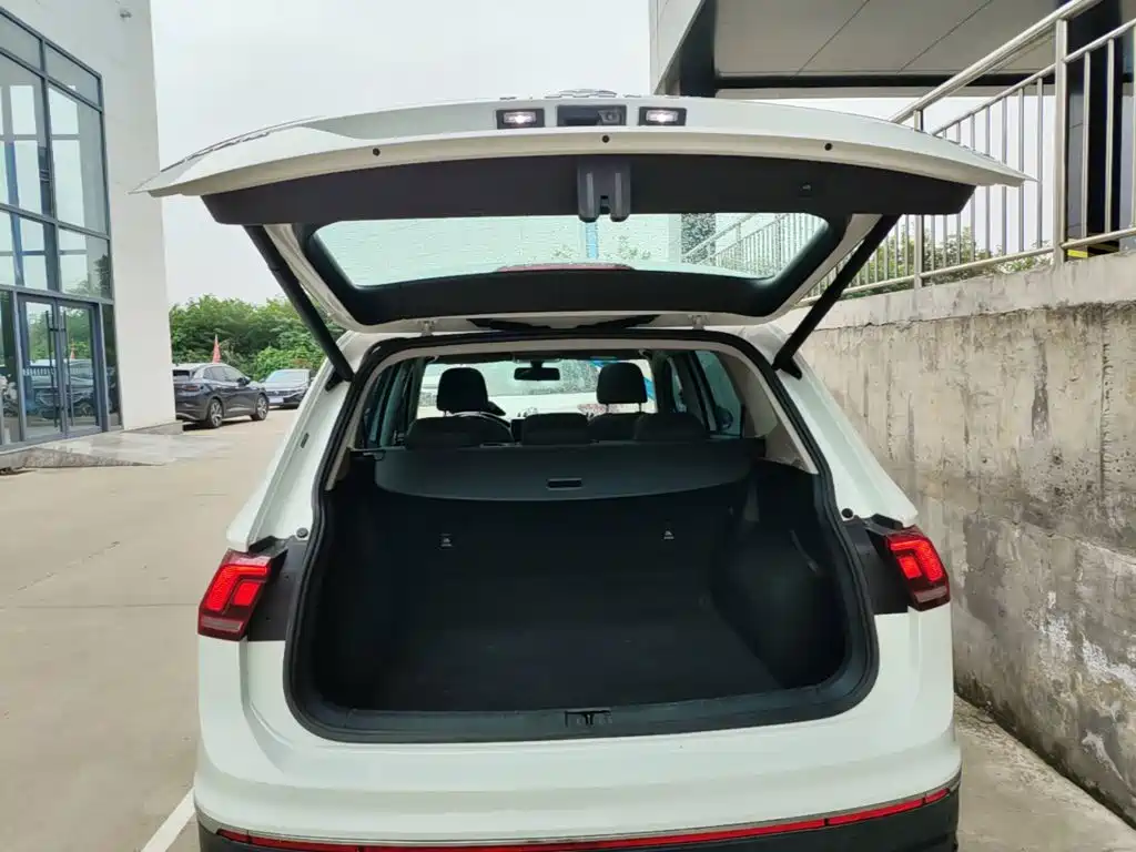 Volkswagen Tiguan L — миниатюра 19