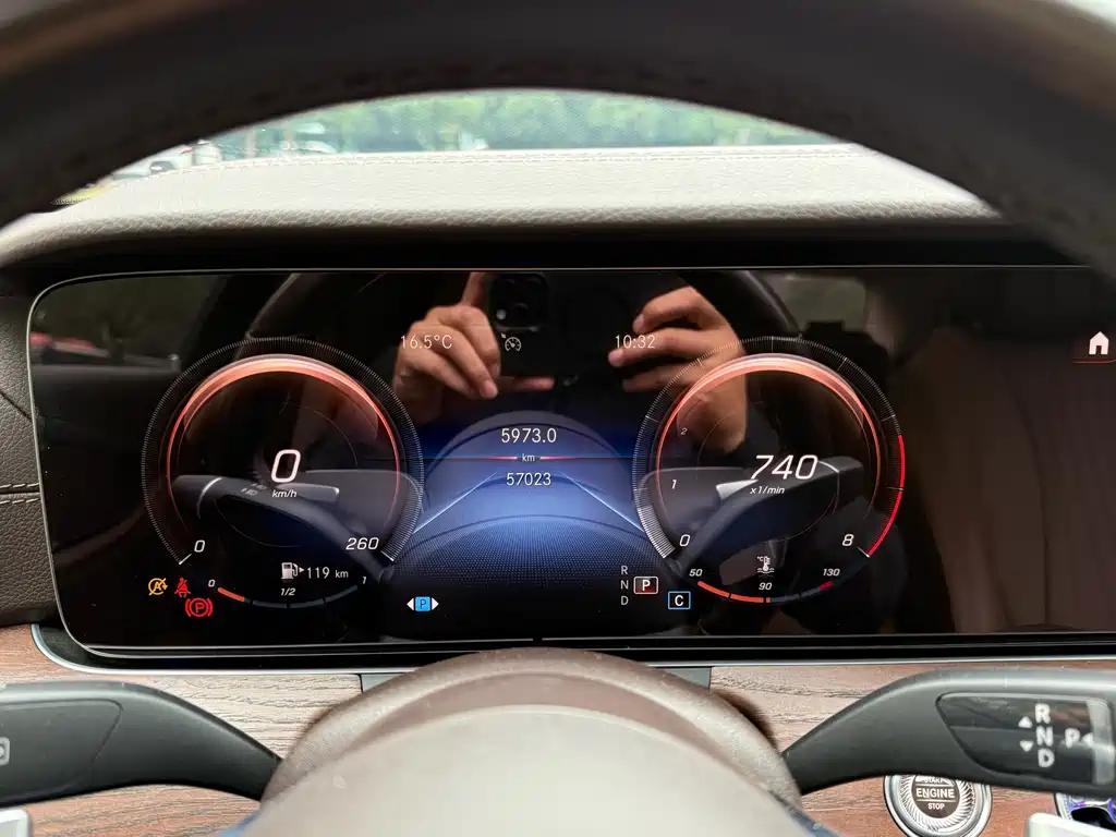 Mercedes-Benz E-Class — миниатюра 16