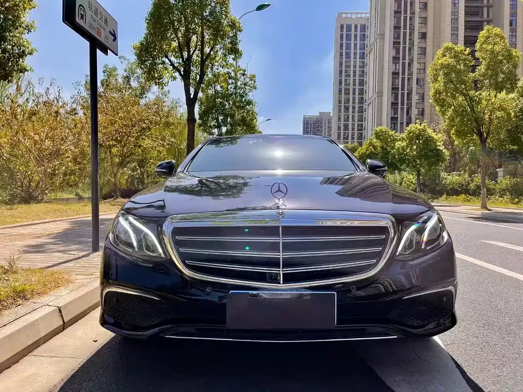Mercedes-Benz E-Class — миниатюра 2