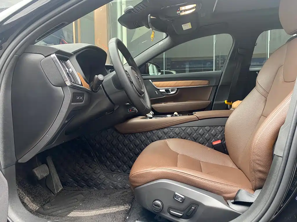 Volvo S90 PHEV — миниатюра 7