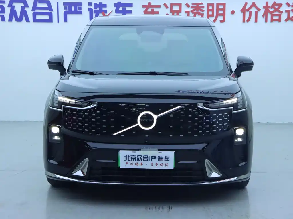 Volvo EM90 2025 Ultra мест