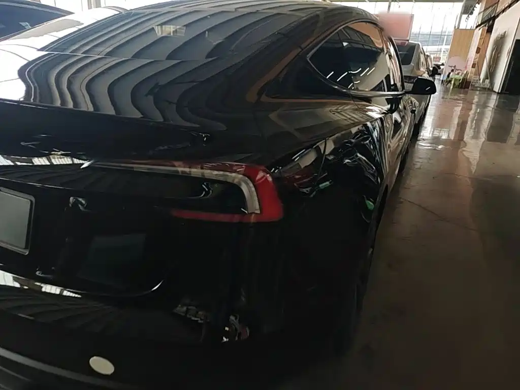 Tesla Model 3 — миниатюра 8