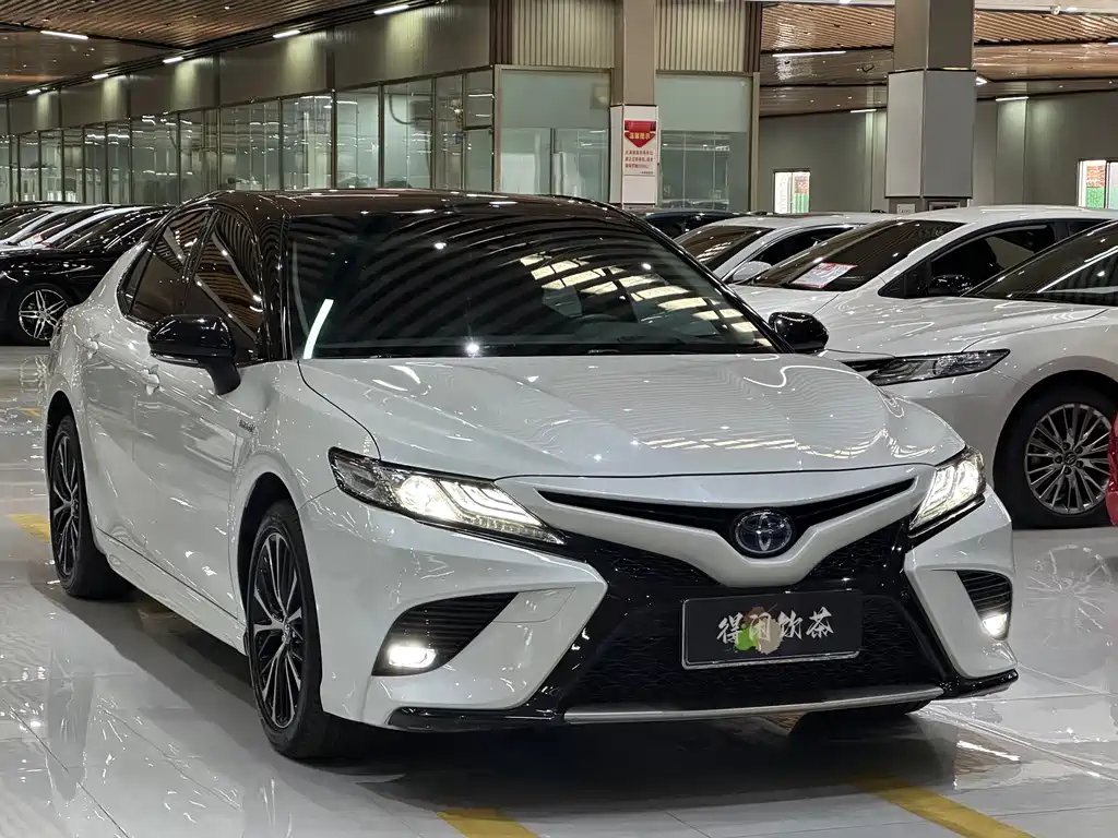 Toyota Camry — миниатюра 3