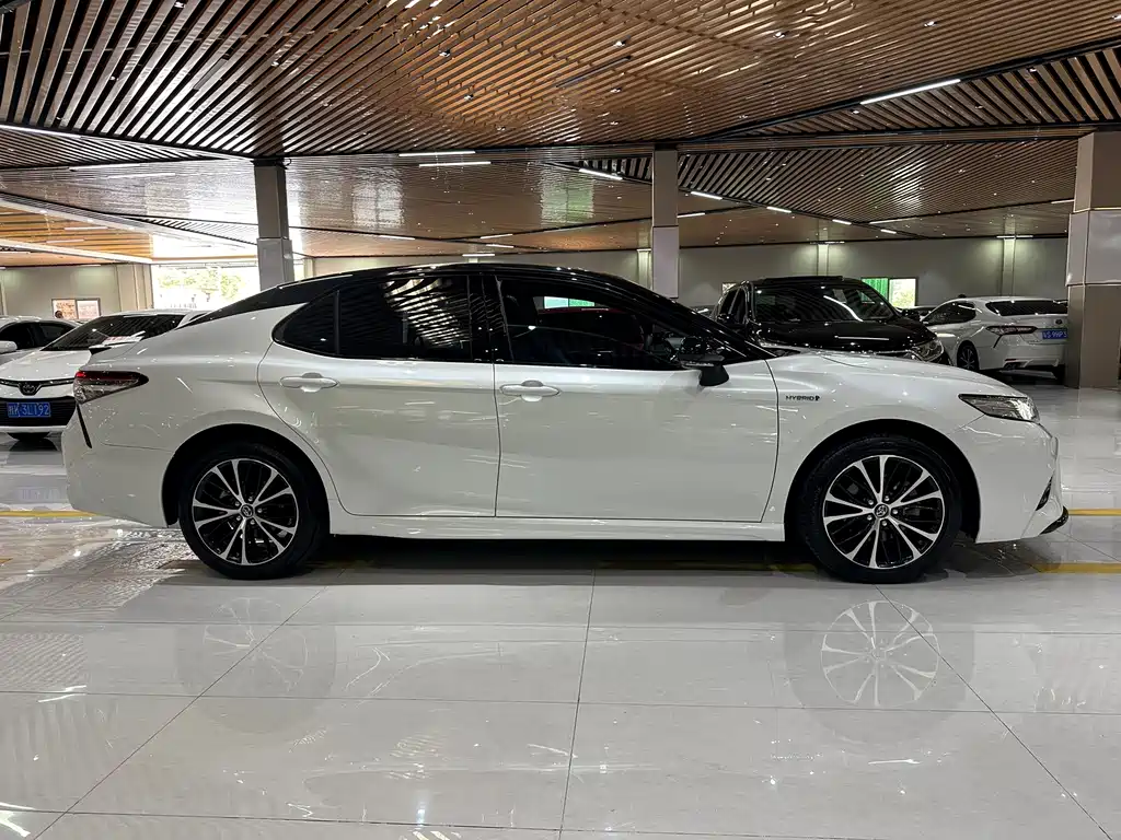 Toyota Camry — миниатюра 19