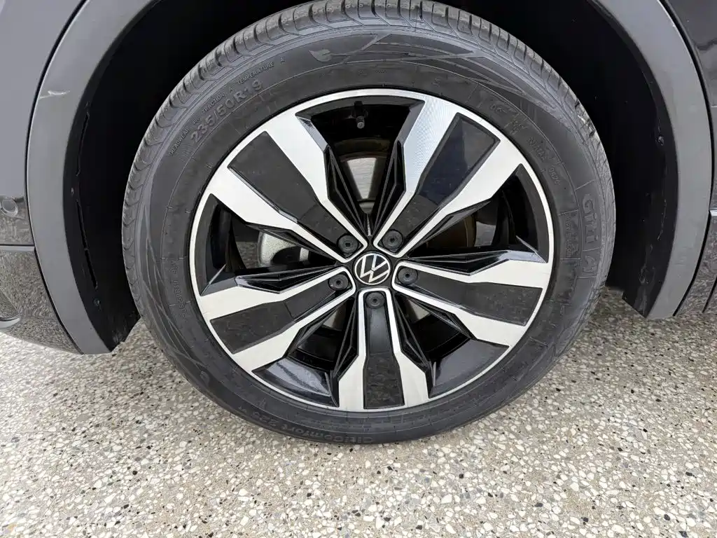 Volkswagen Tiguan L — миниатюра 15