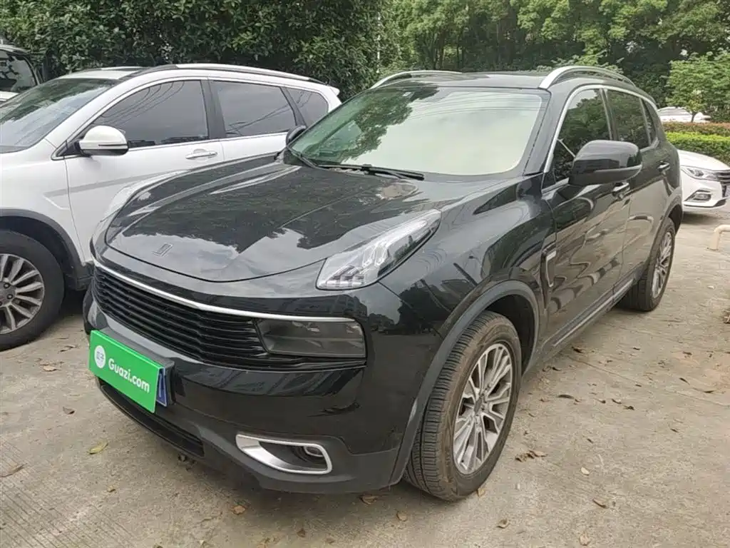 Купить Lynk & Co 01