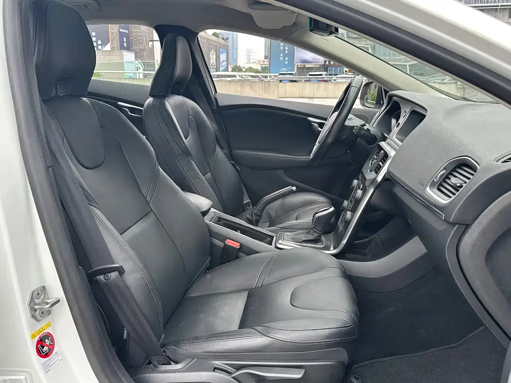 Volvo V40 — миниатюра 13