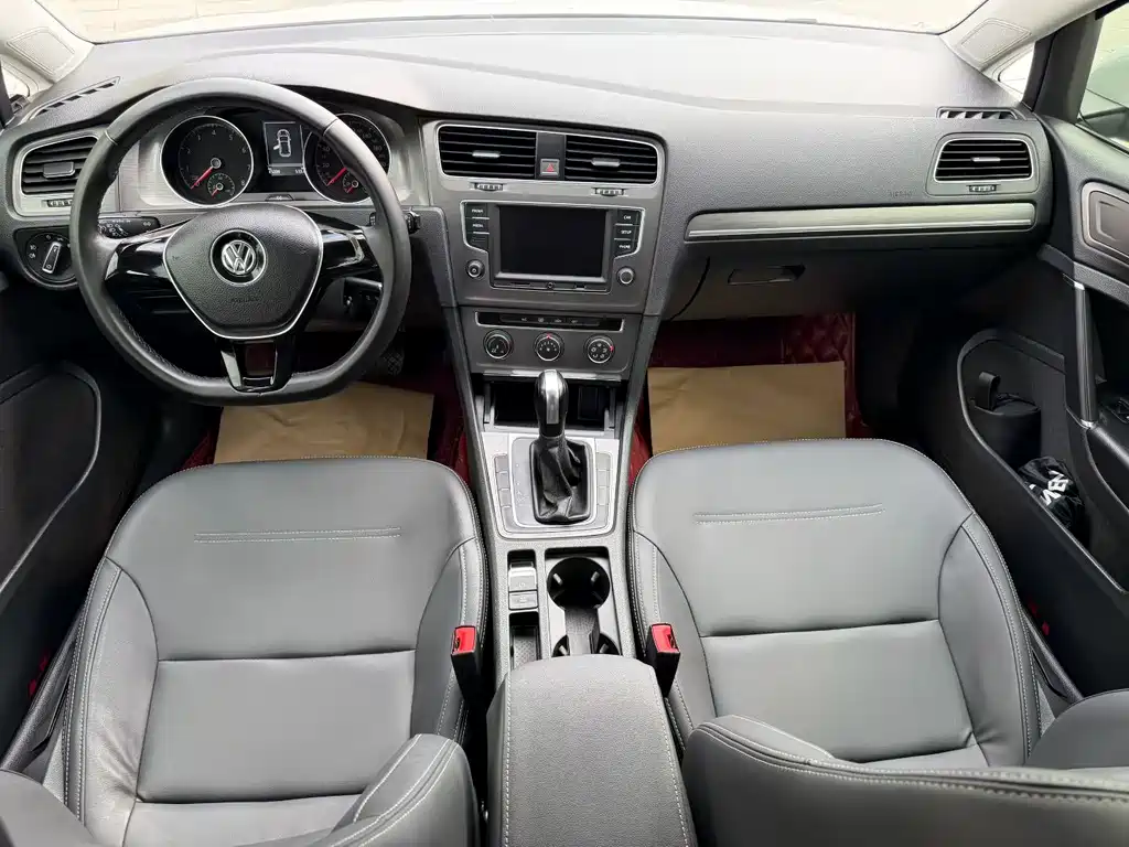 Volkswagen Golf 2016 1.6L AT Comfort