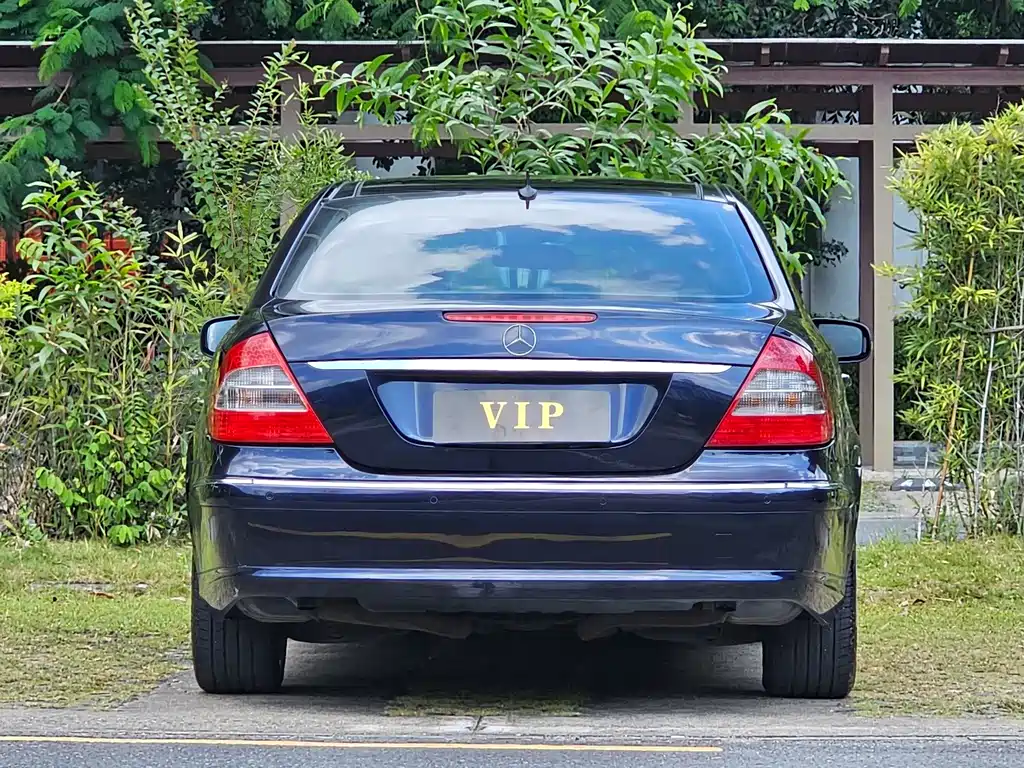 Mercedes-Benz E-Class — миниатюра 11