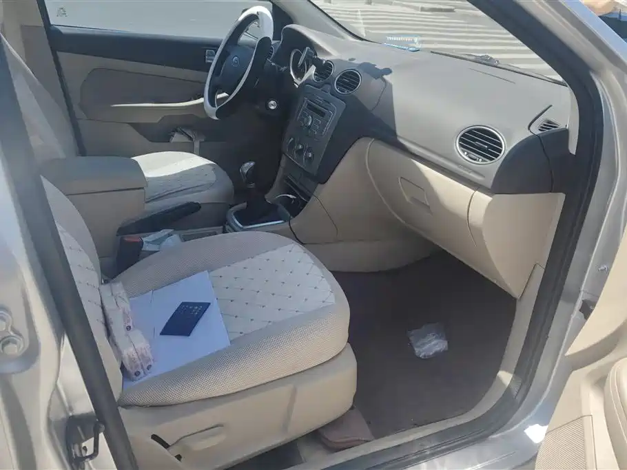 Ford Focus 2013 1.8L MT