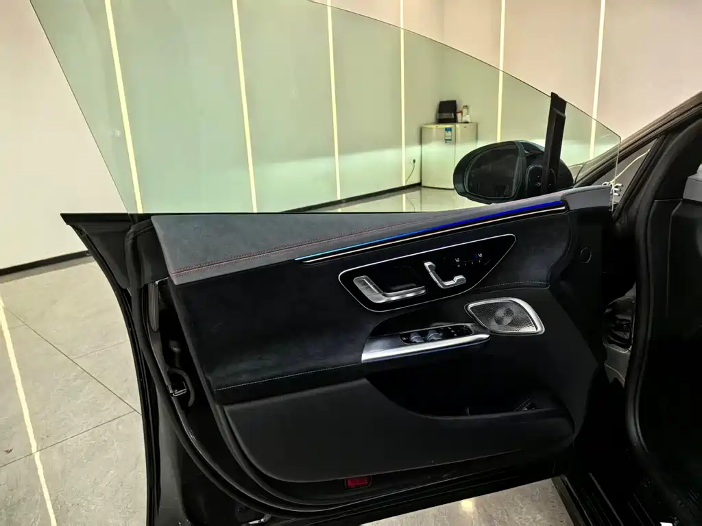 MERCEDES-BENZ EQE AMG