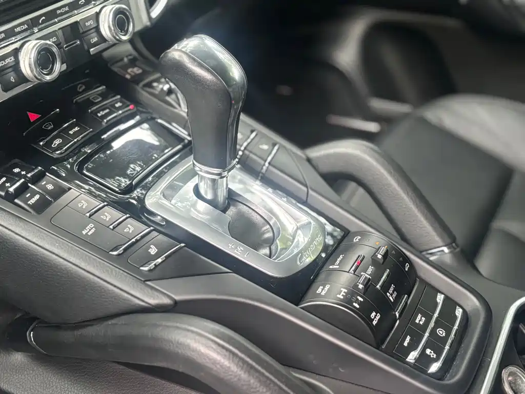 Porsche Cayenne 2016 Cayenne Platinum Edition 3.0T