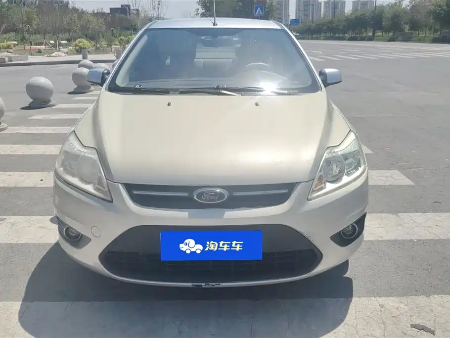Ford Focus 2013 1.8L MT