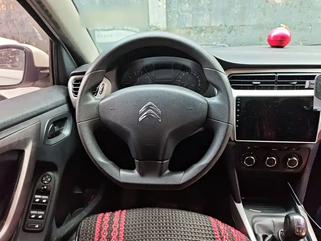 Citroen Elysee — миниатюра 3
