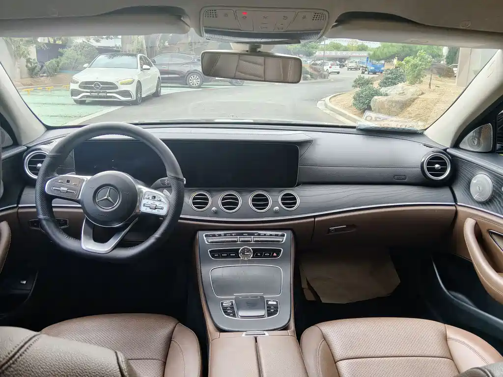 Mercedes-Benz E-Class — миниатюра 4