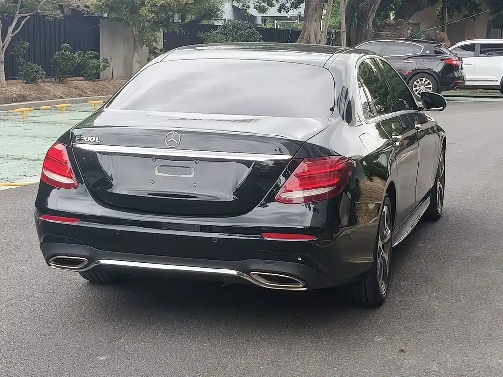 Mercedes-Benz E-Class — миниатюра 15