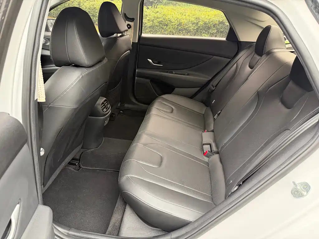 Hyundai Elantra — миниатюра 4