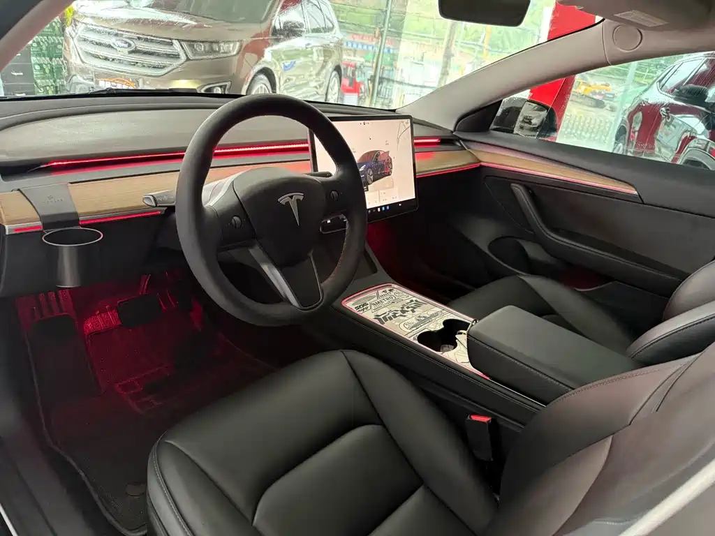 Tesla Model 3 — миниатюра 8